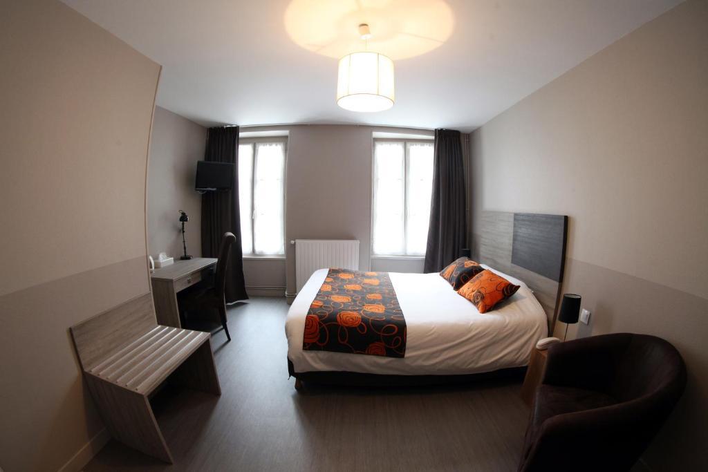 Logis Hostellerie De L'Abbaye Celles-sur-Belle Habitación foto